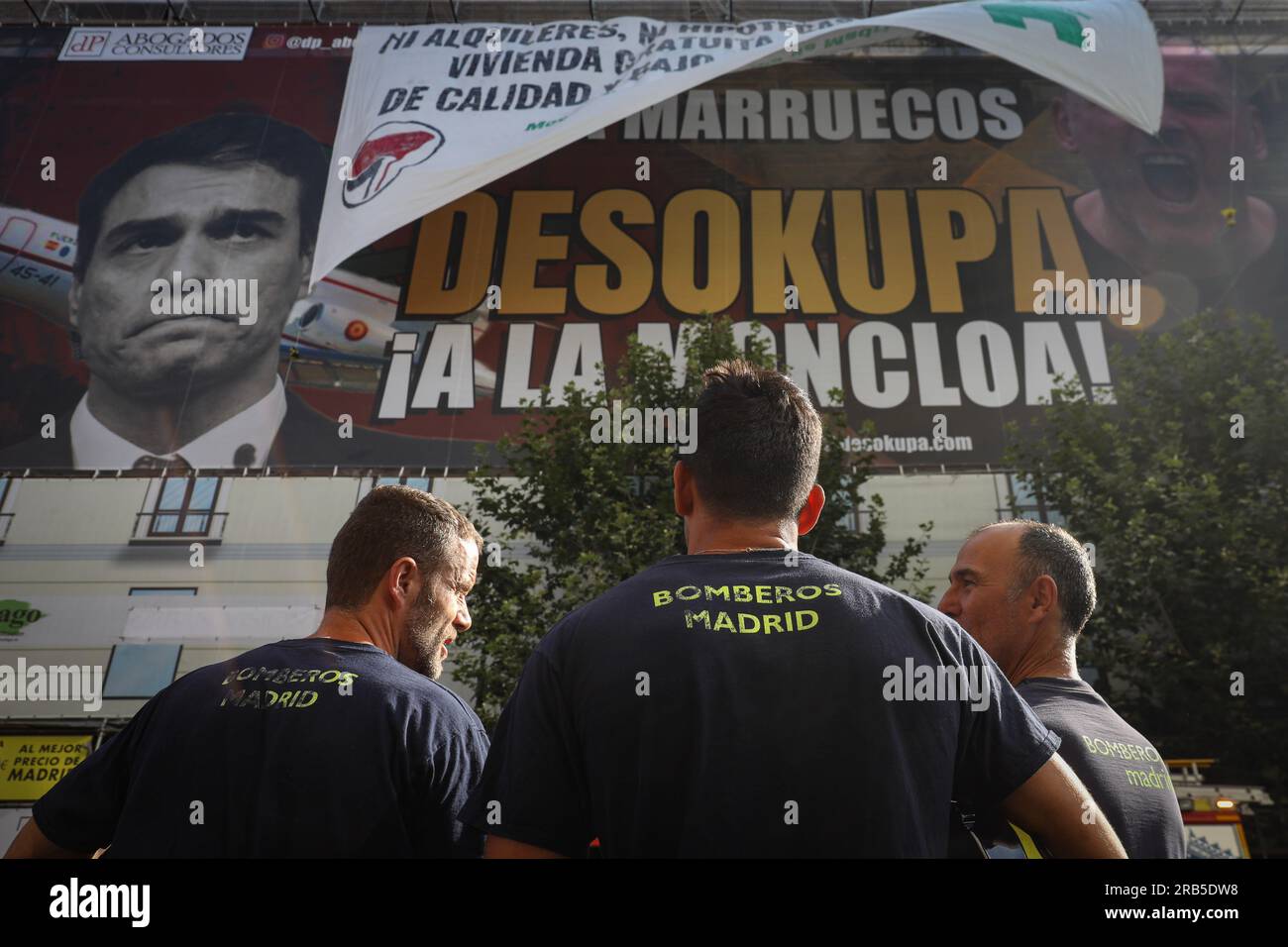 Madrid, Spain. 07th July, 2023. A group of Bopmberos observes the tarps
