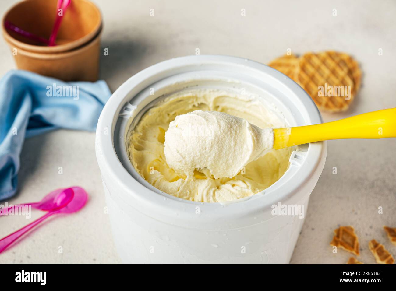 Ice cream maker, salt, ice hi-res stock photography and images - Alamy