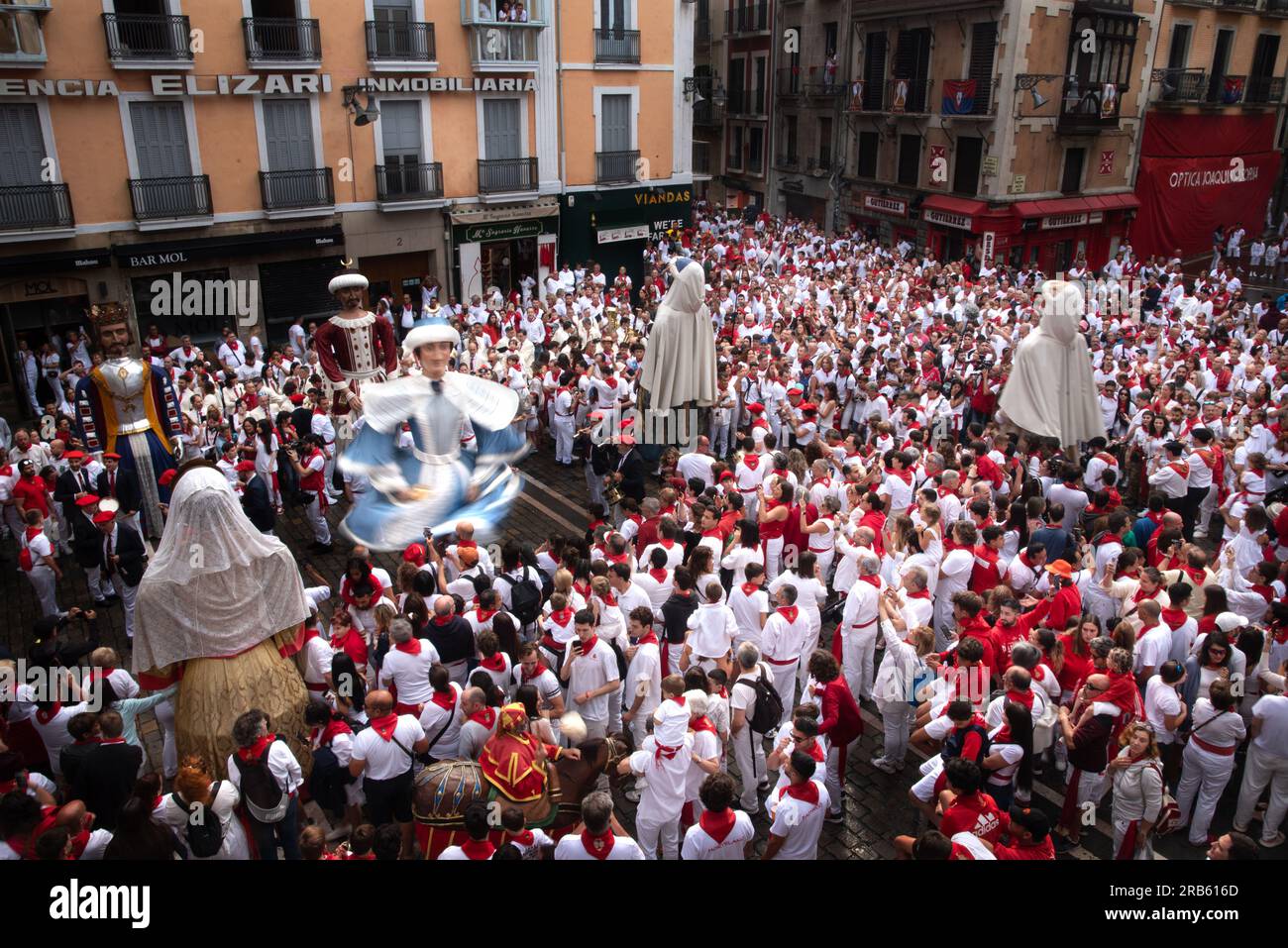 Pamplona, Spain. 07th July, 2023. Dance of the giants seen at the Plaza del Ayuntamiento in Pamplona on the second day of Sanfermines 2023. Thousands of people crowded together in the morning of Friday 7th July to see the dance of the traditional Sanfermines giants in Pamplona. (Photo by Ximena Borrazas/SOPA images/Sipa USA) Credit: Sipa USA/Alamy Live News Stock Photo