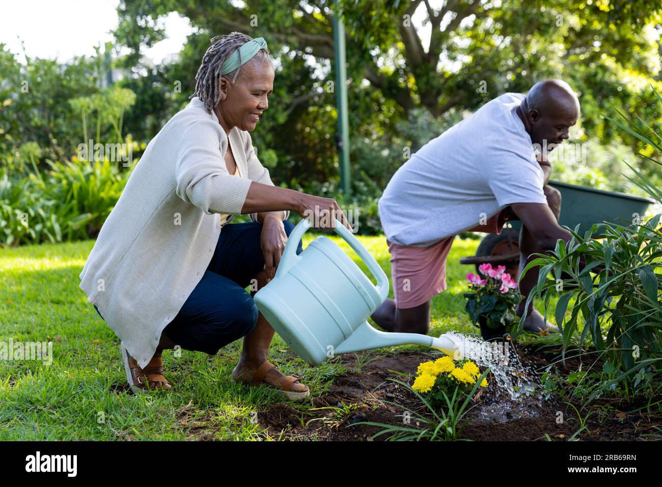 Couple tending garden hi-res stock photography and images - Alamy