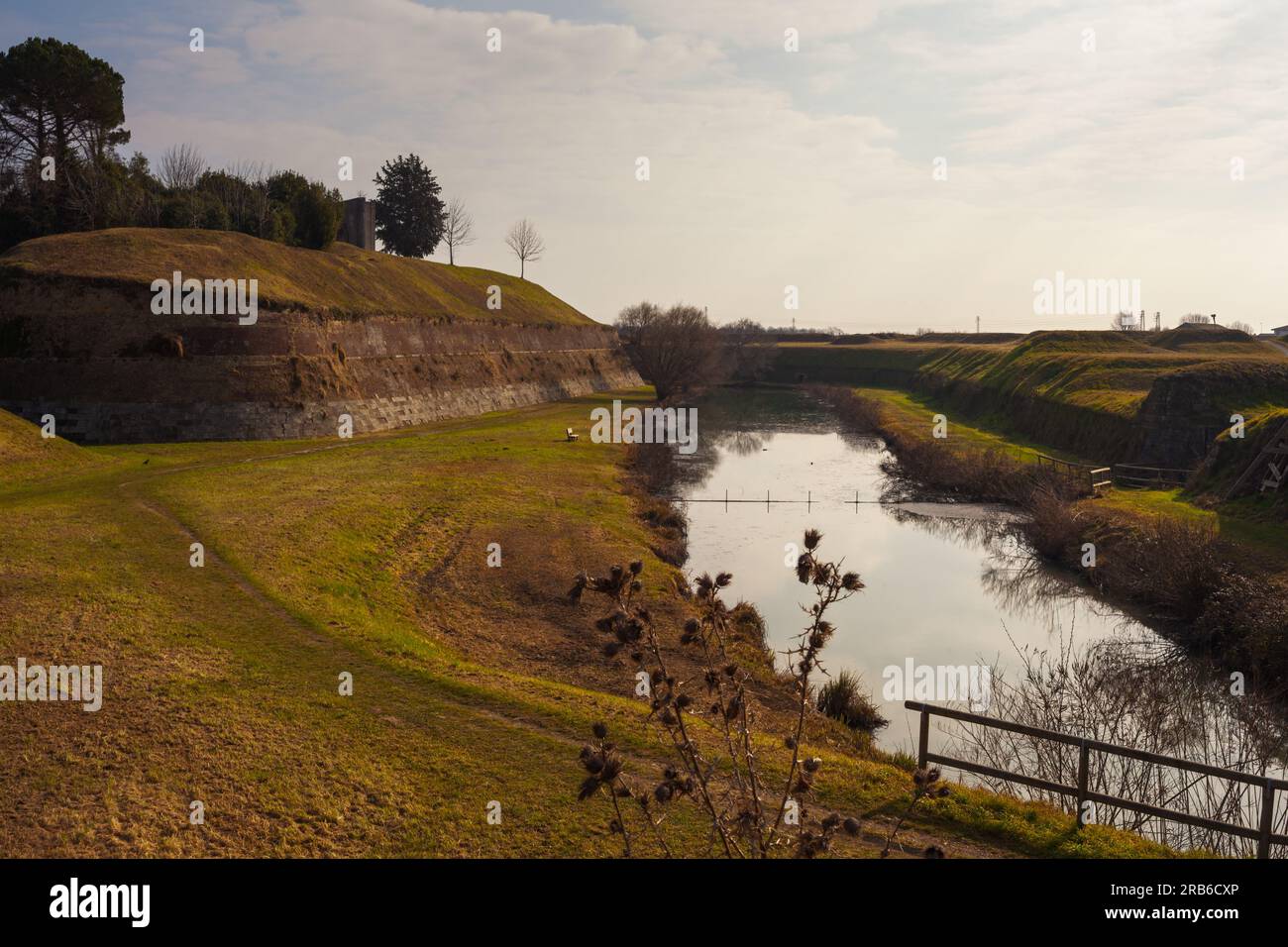 Places of ramparts hi-res stock photography and images - Alamy