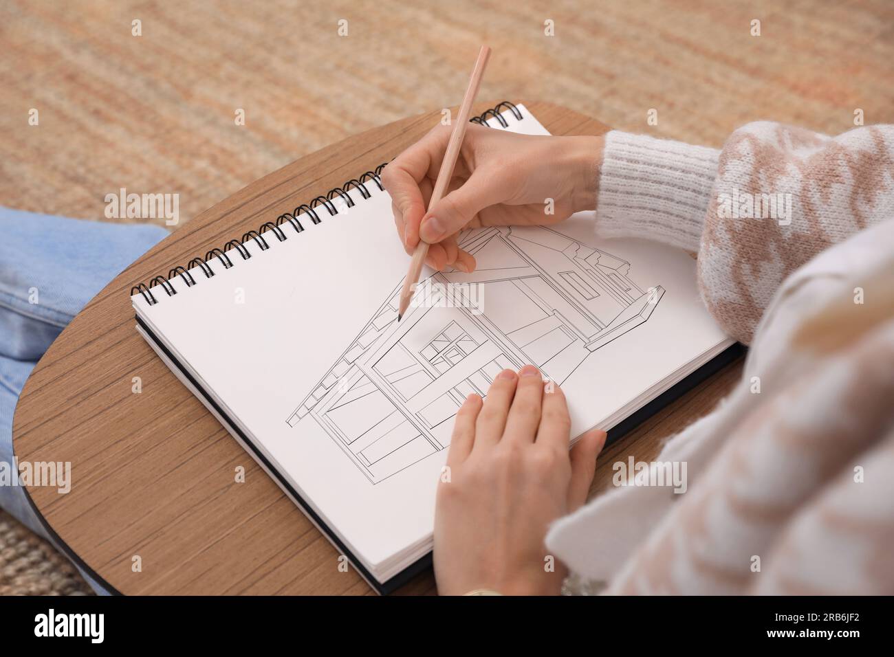 Girl in process sketching hi-res stock photography and images - Alamy