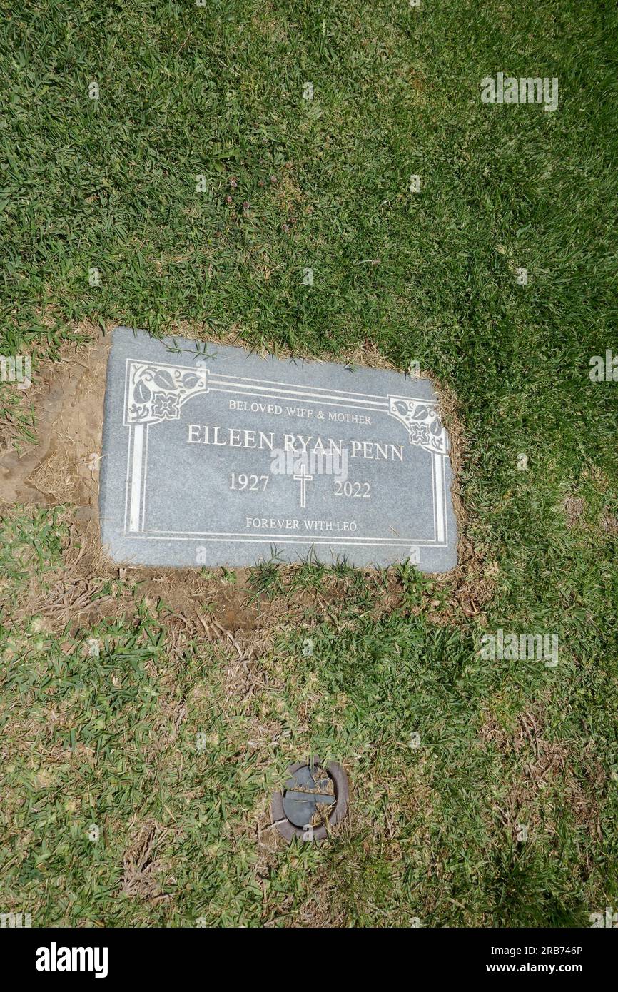 Culver City, California, USA 6th July 2023 Actress Eileen Ryan, Eileen Ryan Penn Grave at Holy Cross Cemetery on July 6, 2023 in Culver City, California, USA. Photo by Barry King/Alamy Stock Photo Stock Photo