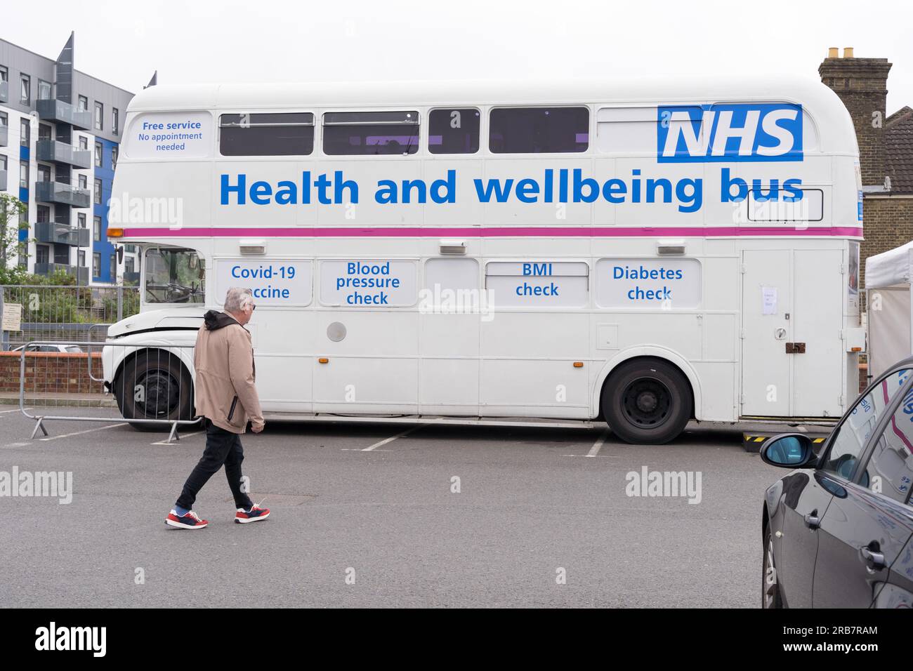 A man walks to NHS bus offering Health and Wellbeing services, Kent England UK Stock Photo