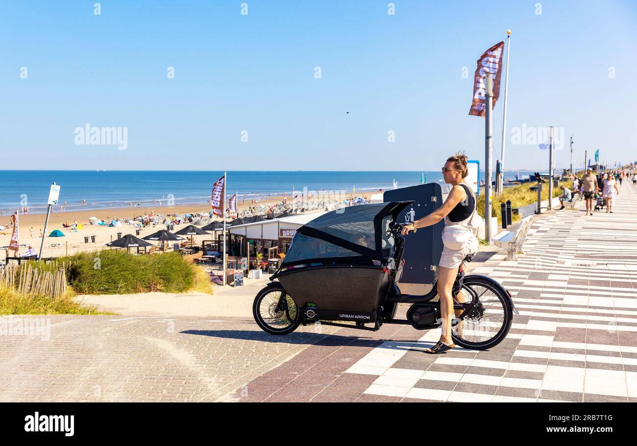 Belgium bike beach hi-res stock photography and images - Alamy