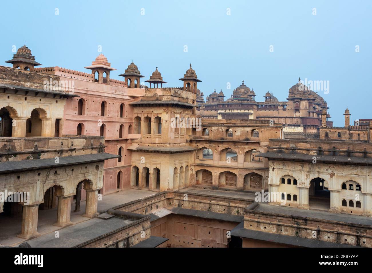 ORCHHA, MADHYA PRADESH, INDIA - DECEMBER 27, 2021: Orchha fort and ...