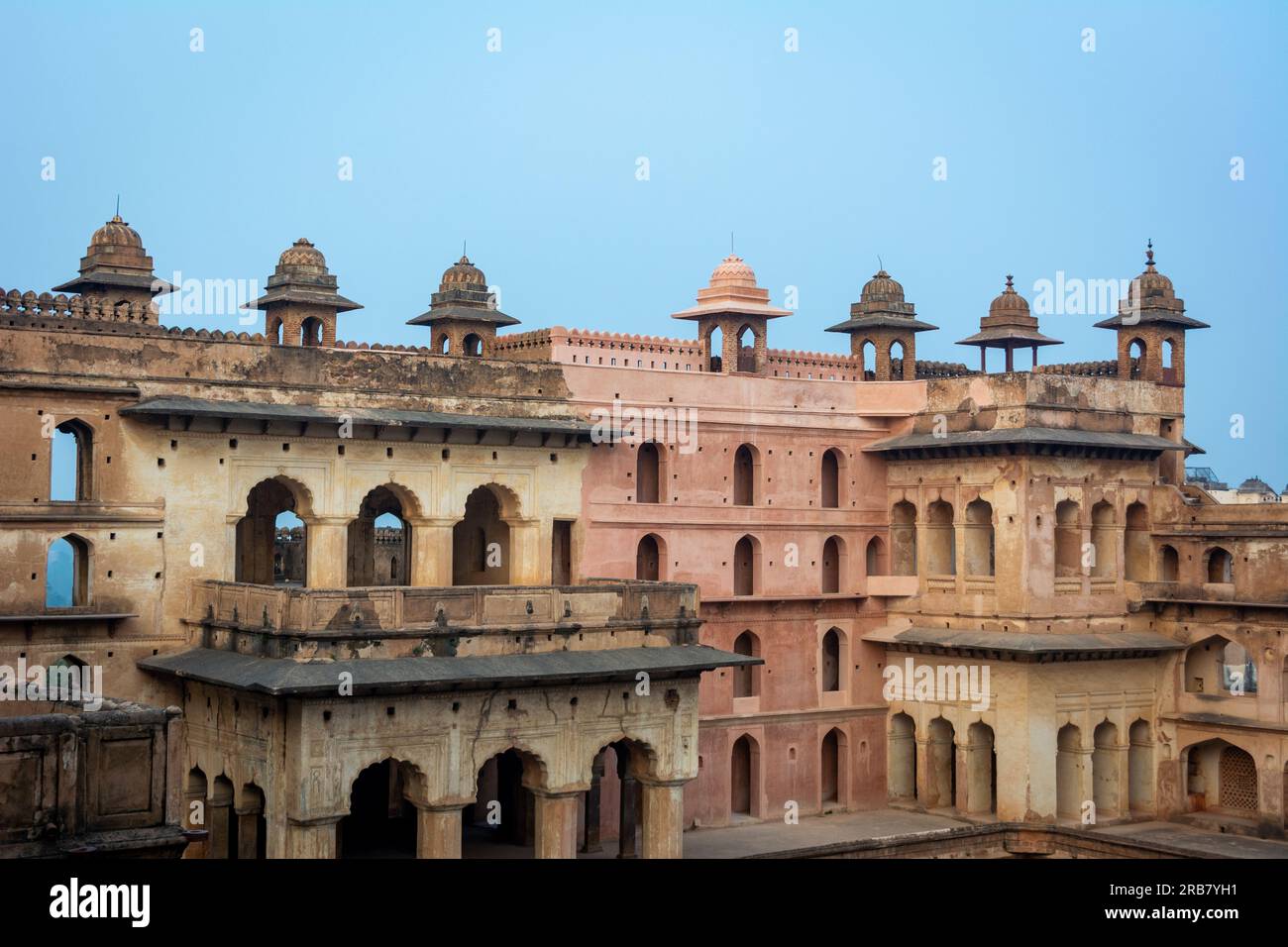 ORCHHA, MADHYA PRADESH, INDIA - DECEMBER 27, 2021: Orchha fort and palace complex in orchha, madhya pradesh, india. Stock Photo