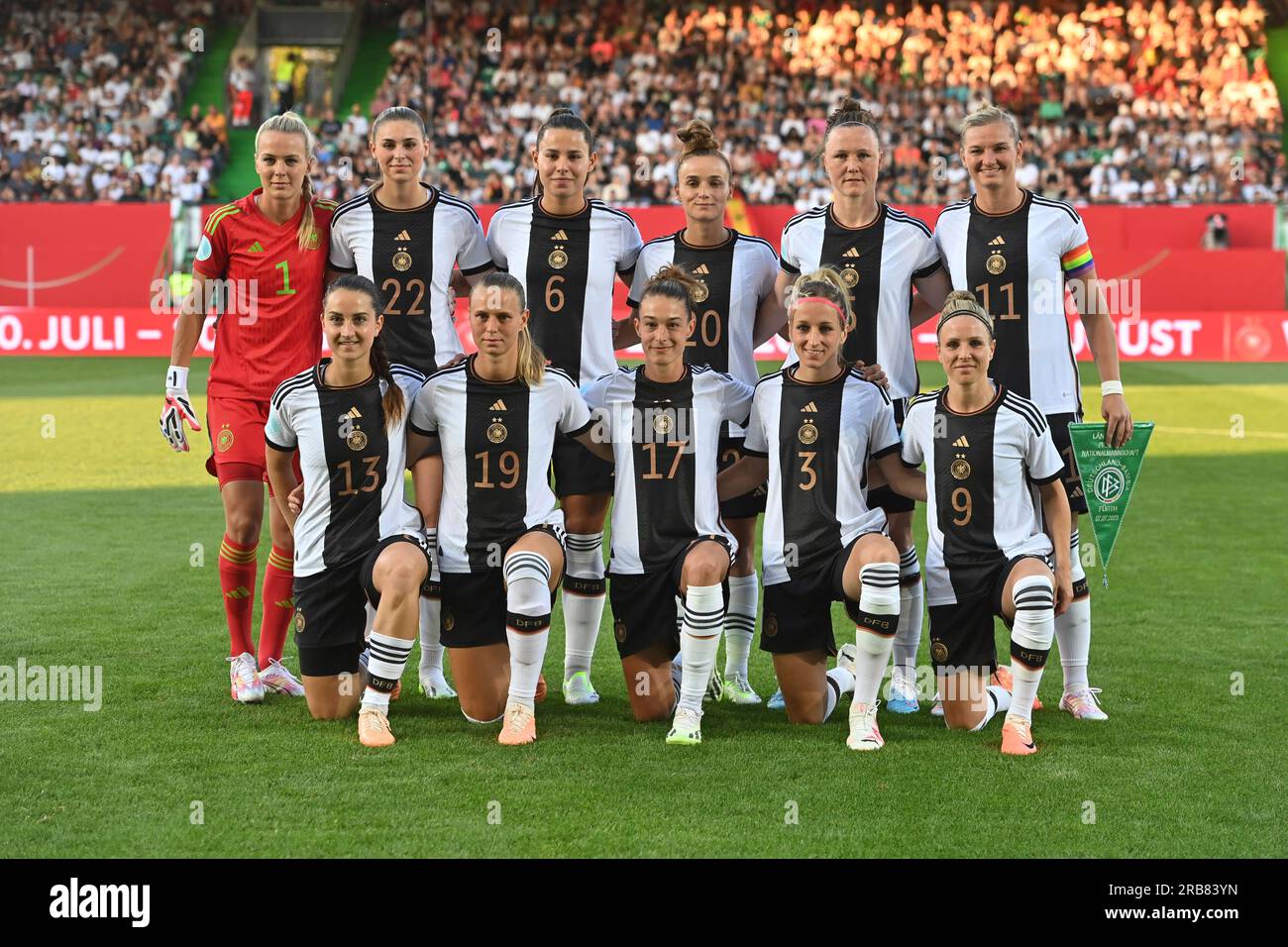 Team photo, team, team, team photo. Back from left Merle FROHMS, goal woman (GER), Jule BRAND