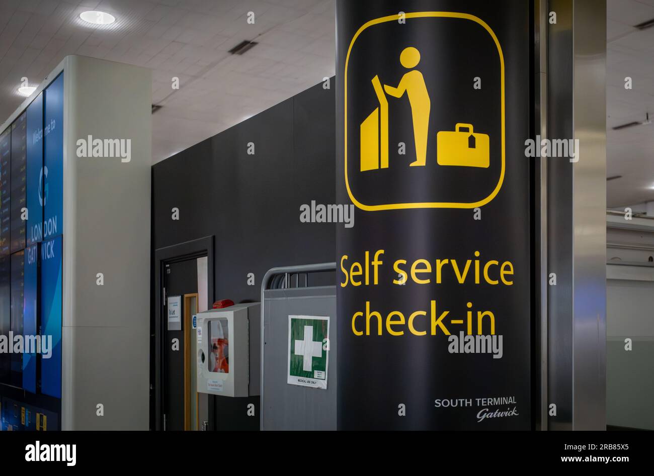 A sign for "Self Service Check-in" at London Gatwick Airport, South Terminal, West Sussex, UK. Stock Photo