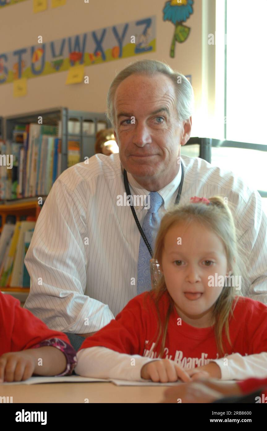 Visit of Secretary Dirk Kempthorne to the Tuba City Boarding School on