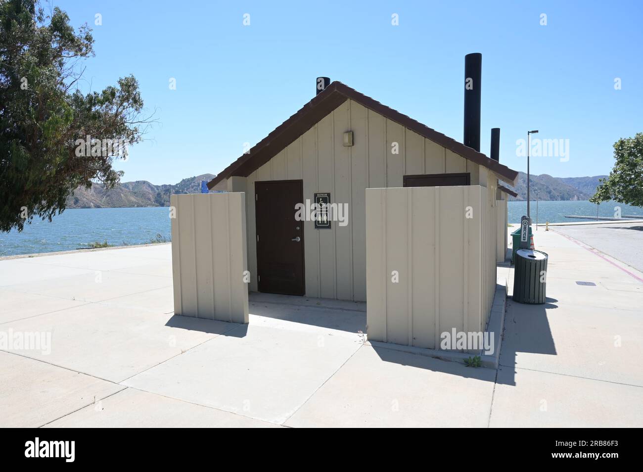 Restrooms at Lake Piru at Ventura County, California Stock Photo Alamy