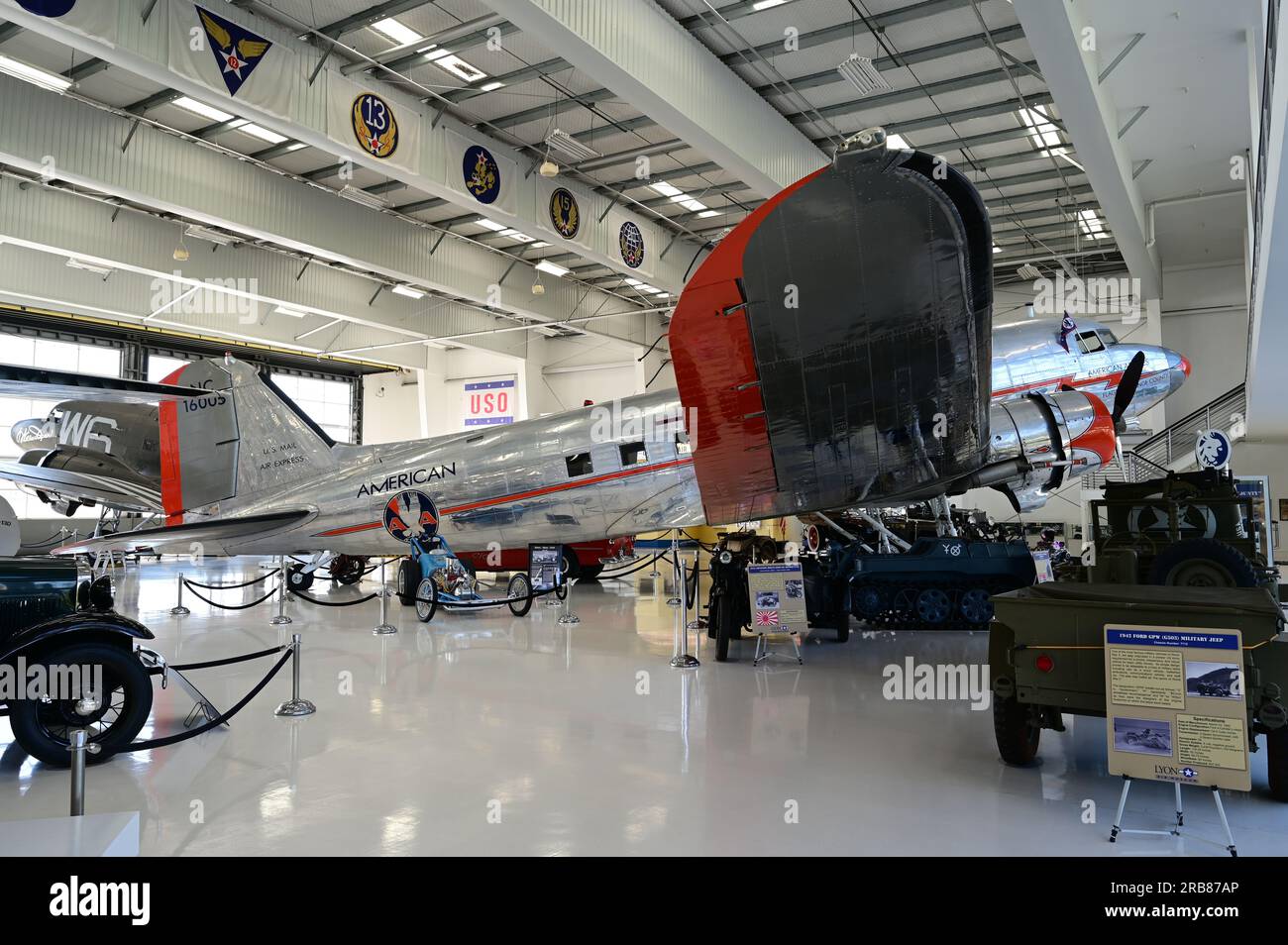 Douglas DC-3 Airliner Stock Photo - Alamy