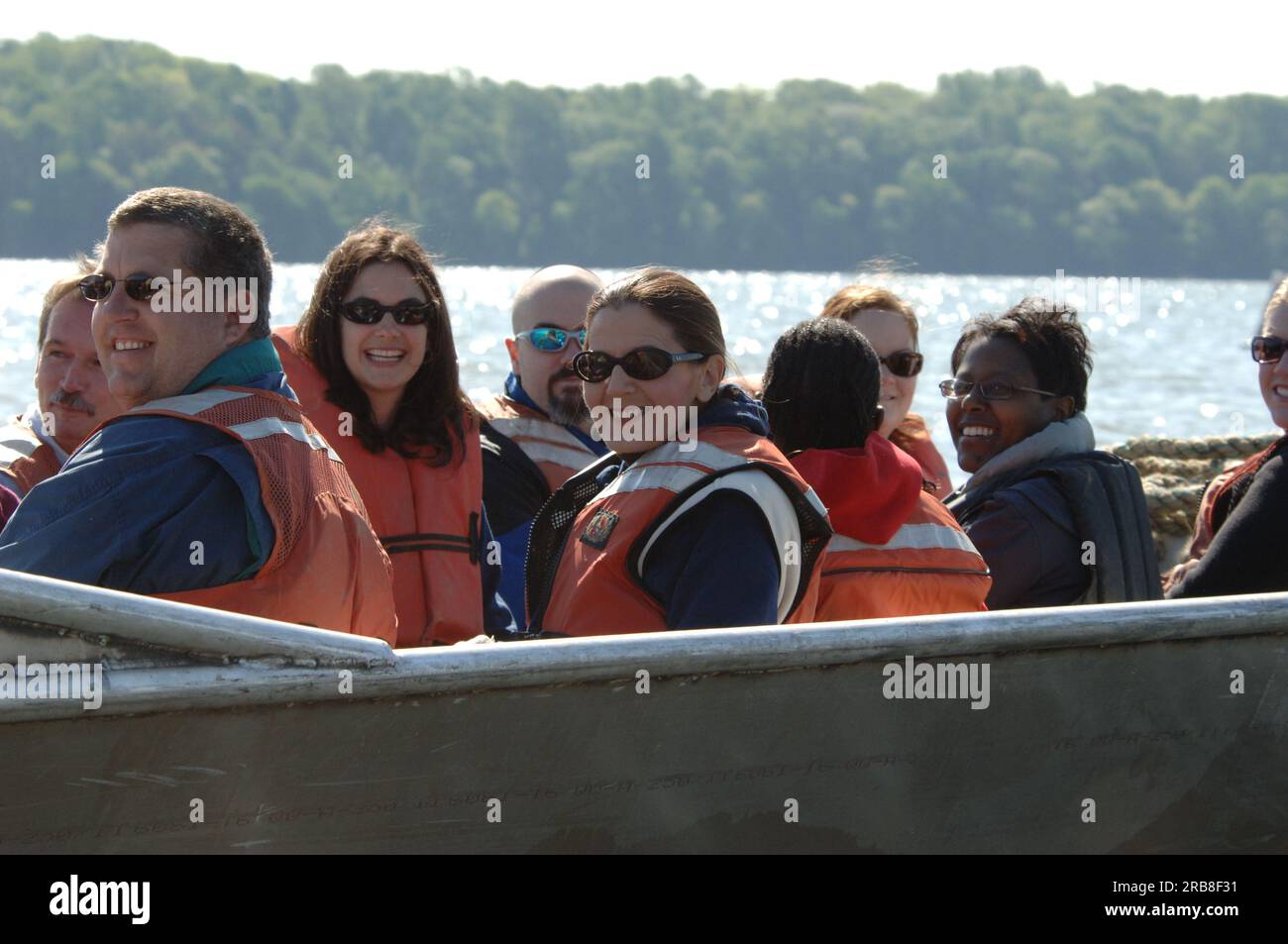 Acting Secretary P. Lynn Scarlett and other Interior officials and staff joining Take Pride in America volunteers for cleanup event, along the Potomac and Anacostia Rivers, organized by the environmental action group, Living Lands and Waters Stock Photo