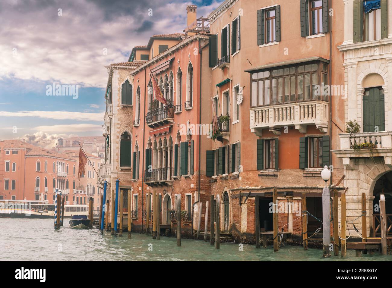 Historic houses of the Grand Canal in Venice Stock Photo - Alamy