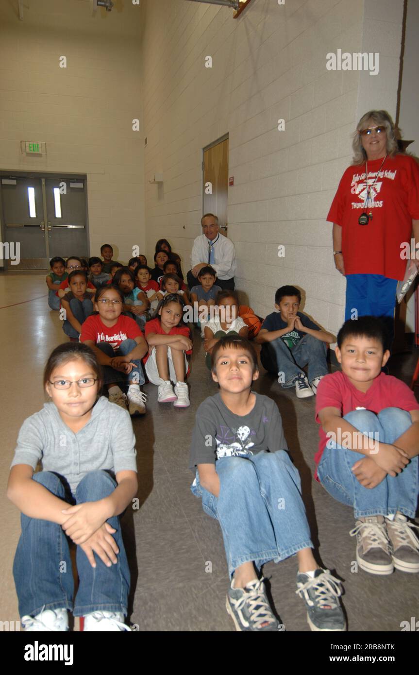 Visit of Secretary Dirk Kempthorne to the Tuba City Boarding School on