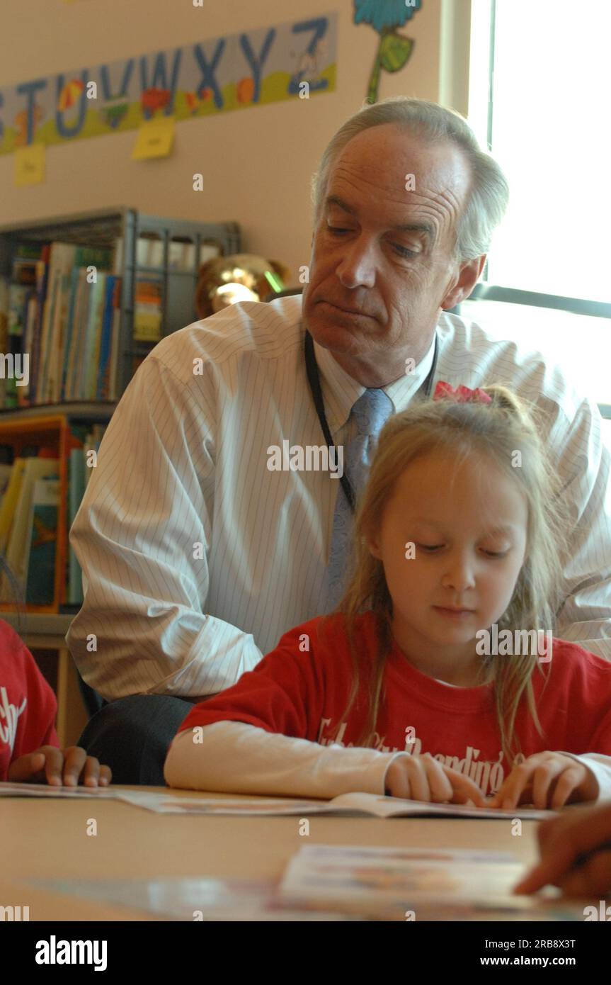 Visit of Secretary Dirk Kempthorne to the Tuba City Boarding School on