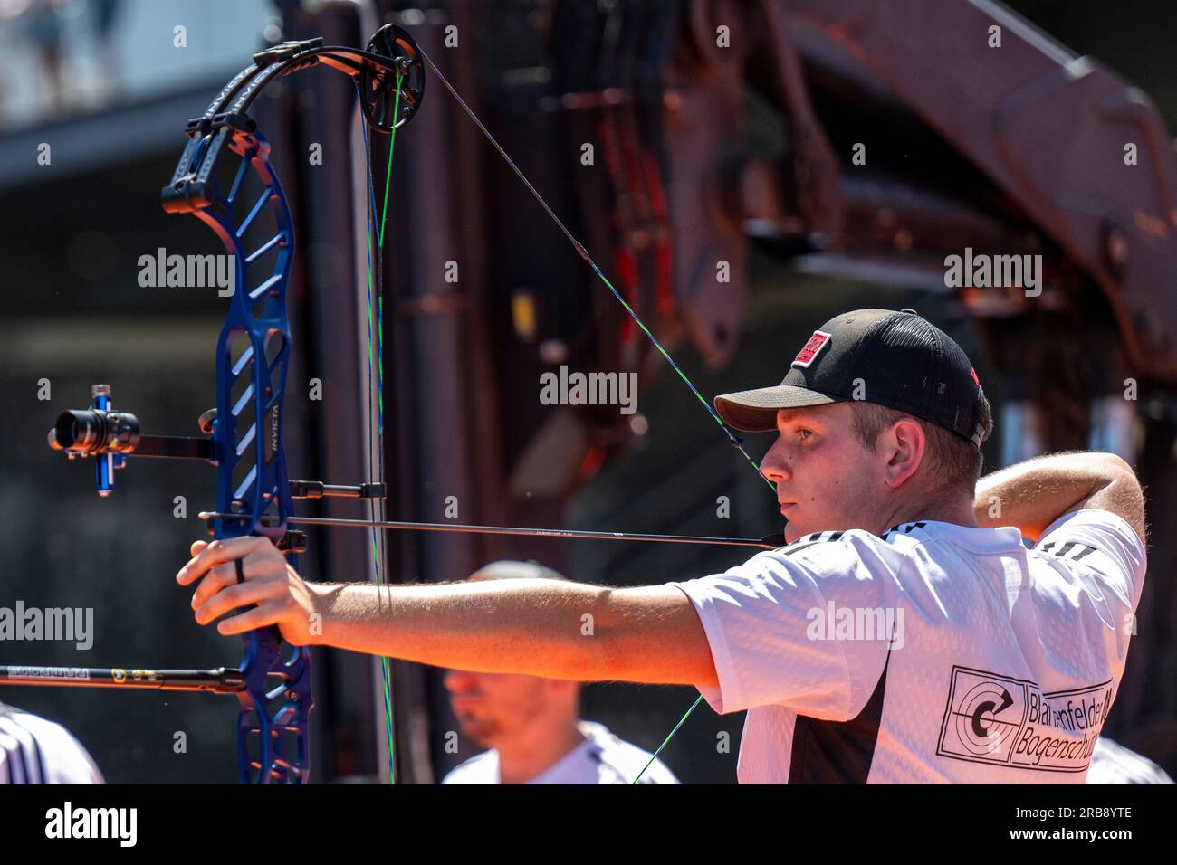 Duesseldorf, Germany. 08th July, 2023. Archery: German Championship, compound bow, team, men: Przemylaw Konecki in action. Credit: David Inderlied/dpa/Alamy Live News Stock Photo