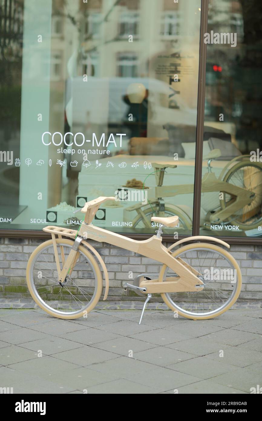 Coco mat bike hi-res stock photography and images - Alamy
