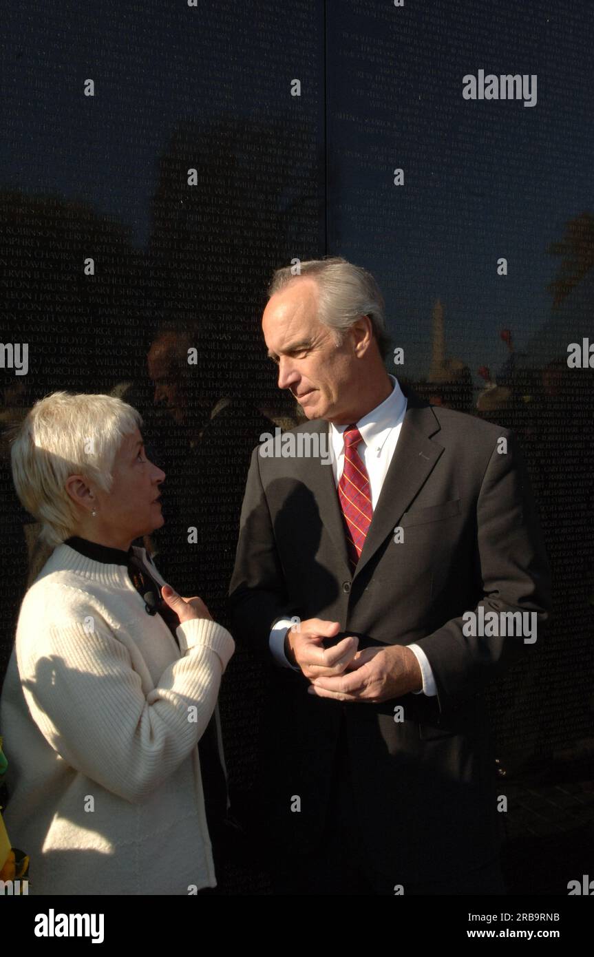 Veterans Day ceremony and aftermath at the Vietnam Veterans Memorial, Washington, D.C., where Secretary Dirk Kempthorne delivered the opening remarks, and joined participating dignitaries including the former Secretary of State and Chairman of the Joint Chiefs of Staff, General Colin Powell, along with Nebraska Senator Chuck Hagel, Vietnam Veterans Memorial Fund Founder and President Jan Scruggs, Vietnam Women's Memorial Foundation Founder and President Diane Carlson Evans, Mary 'Edie' Meeks of the Vietnam Women's Memorial Foundation, William Hansen of Lockheed Martin, and William Murdy of Com Stock Photo