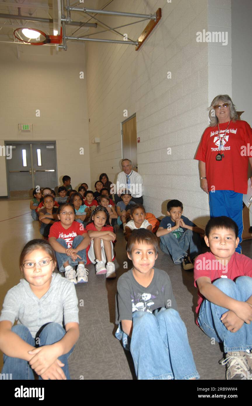 Visit of Secretary Dirk Kempthorne to the Tuba City Boarding School on