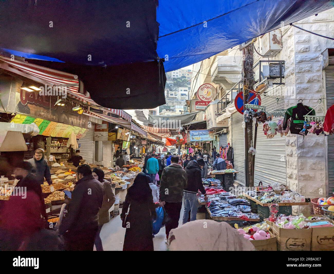Narrow Streels Hi res Stock Photography And Images Alamy