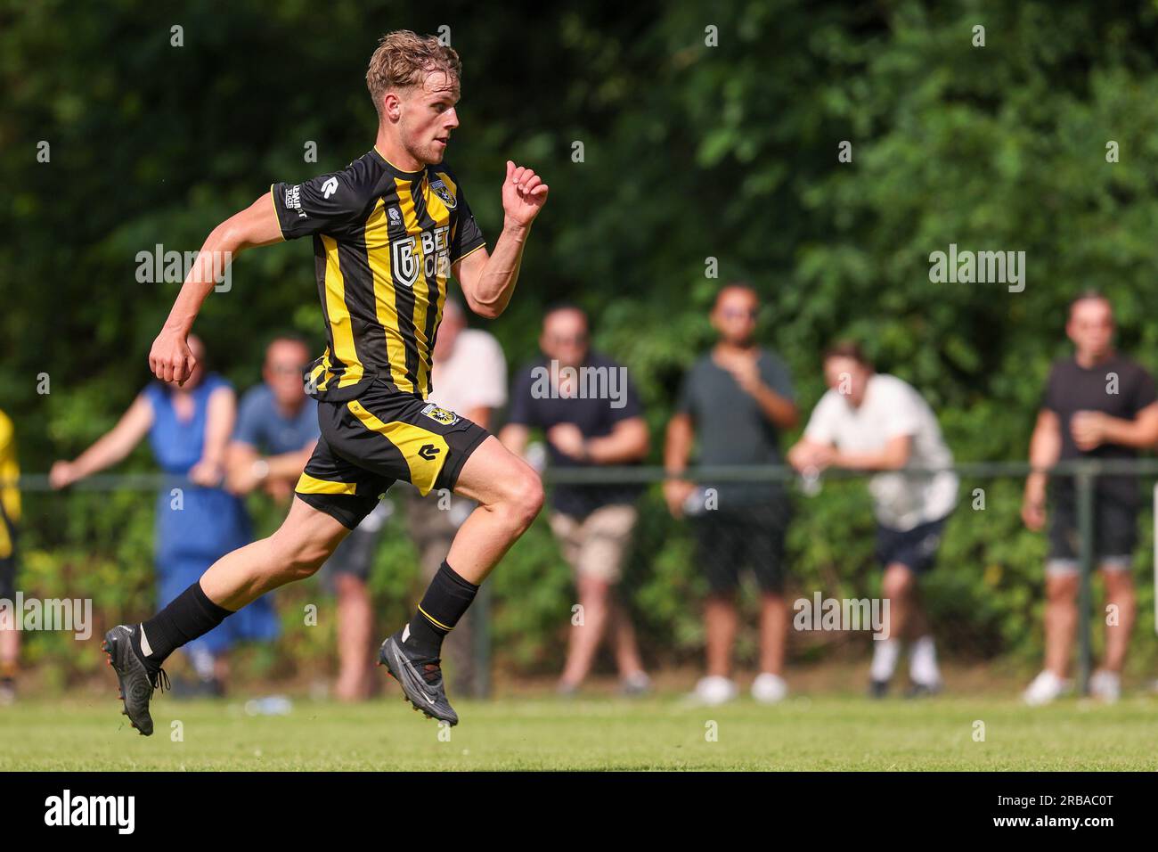 Doorwerth, Netherlands. 08th July, 2023. DOORWERTH, NETHERLANDS - JULY 8:  Michael Dokunmu of Vitesse during the Pre-Season Club Friendly match  between DUNO and Vitesse at the Sportpark de Waaijenberg on July 8