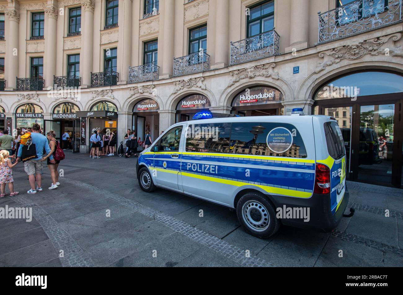 Munich, Bavaria, Germany. 8th July, 2023. Police at Munich's Stachus are now becomming commonpllace as the area has become home to sometimes hundreds of youths with migrational backgrounds engaging in violent acts, carrying weapons, dealing drugs, and harassing and robbing tourists and passers by. A study has recently been released that discusses the youth gang problem and hotspots in Munich pushing some of these people away to less-patrolled areas like Pasing, Aubing, and Laim. (Credit Image: © Sachelle Babbar/ZUMA Press Wire) EDITORIAL USAGE ONLY! Not for Commercial USAGE! Stock Photo