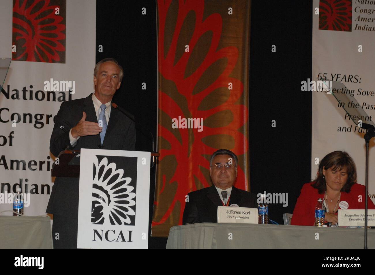 Secretary Dirk Kempthorne at the Phoenix Convention Center, Phoenix, Arizona to address the 65th Annual Convention of the National Congress of American Indians Stock Photo