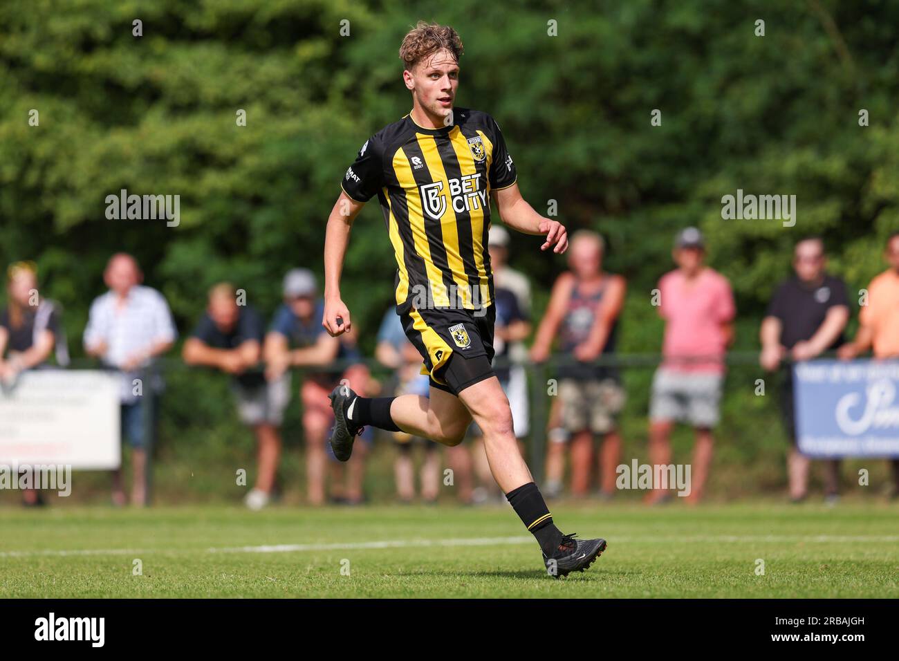 Doorwerth, Netherlands. 08th July, 2023. DOORWERTH, NETHERLANDS - JULY 8:  Michael Dokunmu of Vitesse during the Pre-Season Club Friendly match  between DUNO and Vitesse at the Sportpark de Waaijenberg on July 8