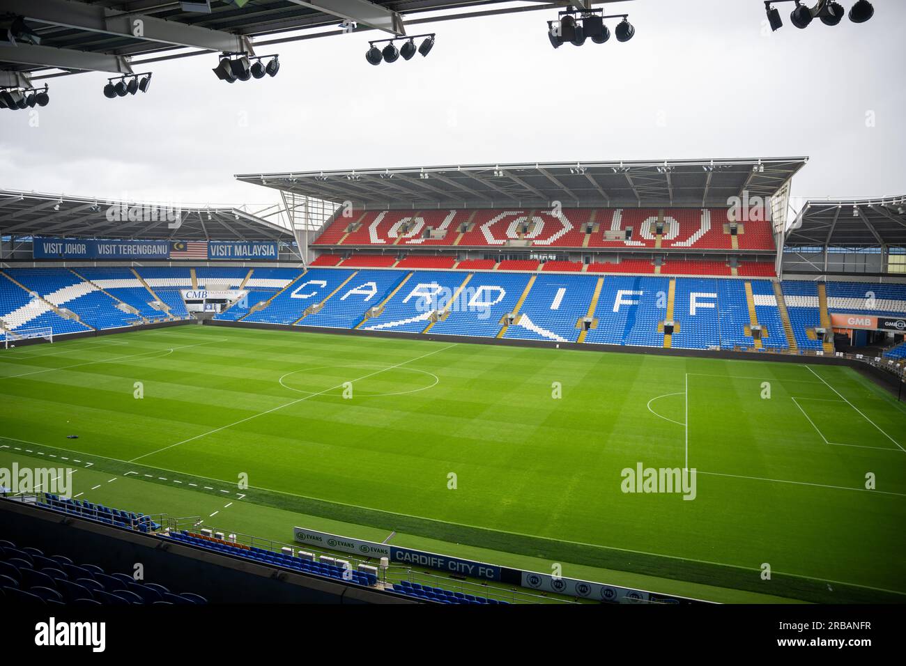 Cardiff city fc hi-res stock photography and images - Alamy