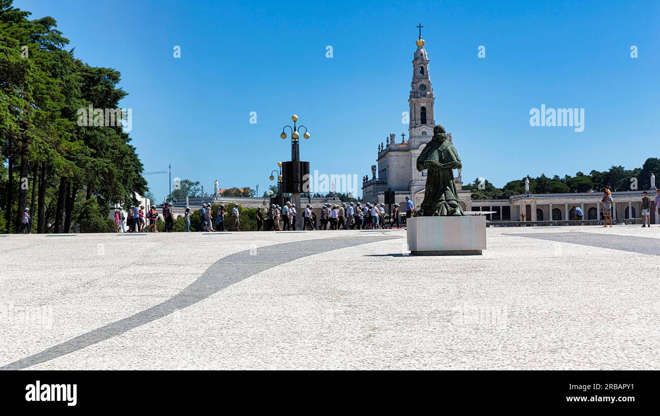 Statue of Pope Paul VI, praying, kneeling in front of group of tourists, Basilica of Our Lady of the Rosary, Basilica of the Rosary, important place Stock Photo