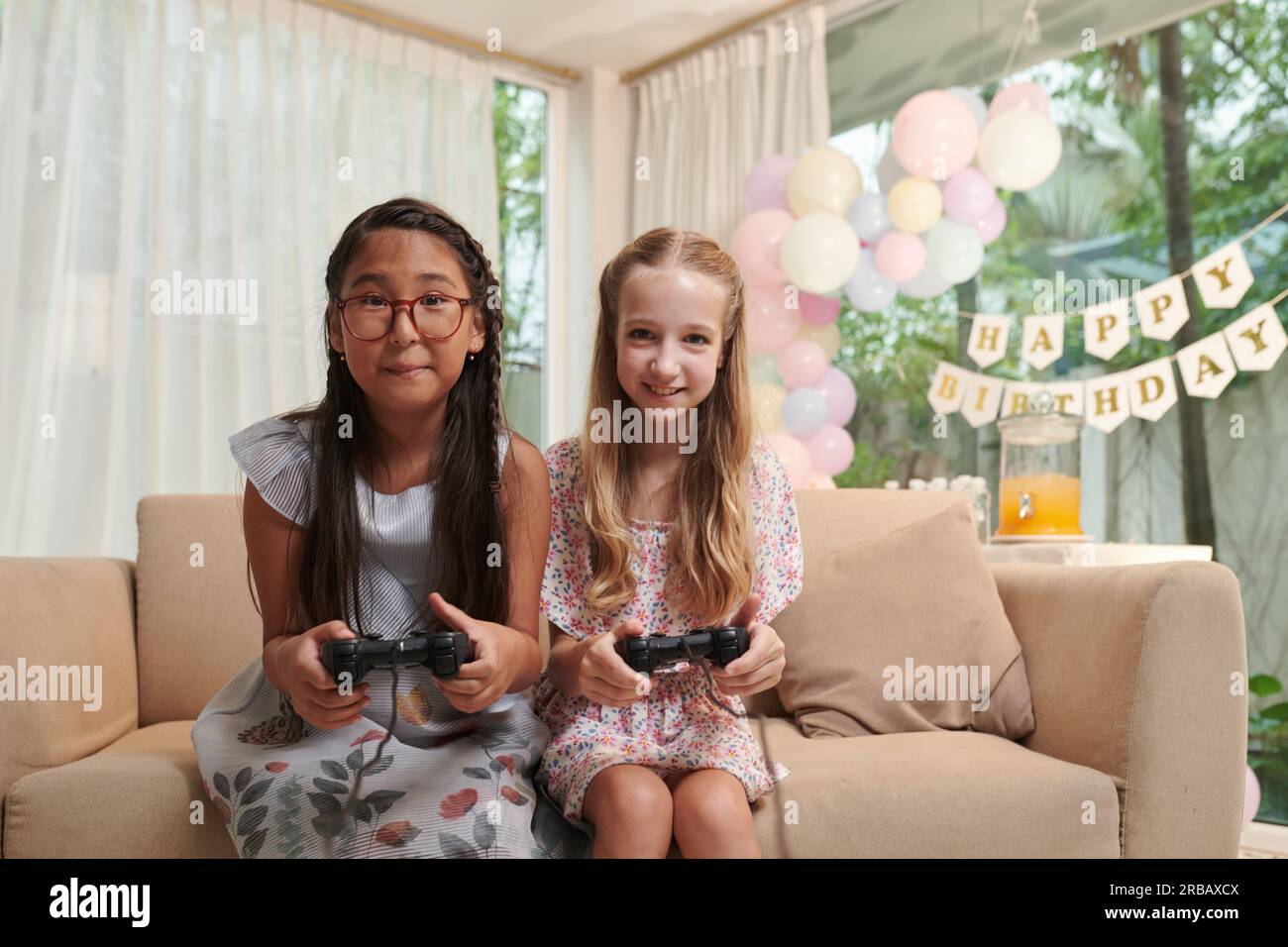 Cute best friend girls hi-res stock photography and images - Alamy