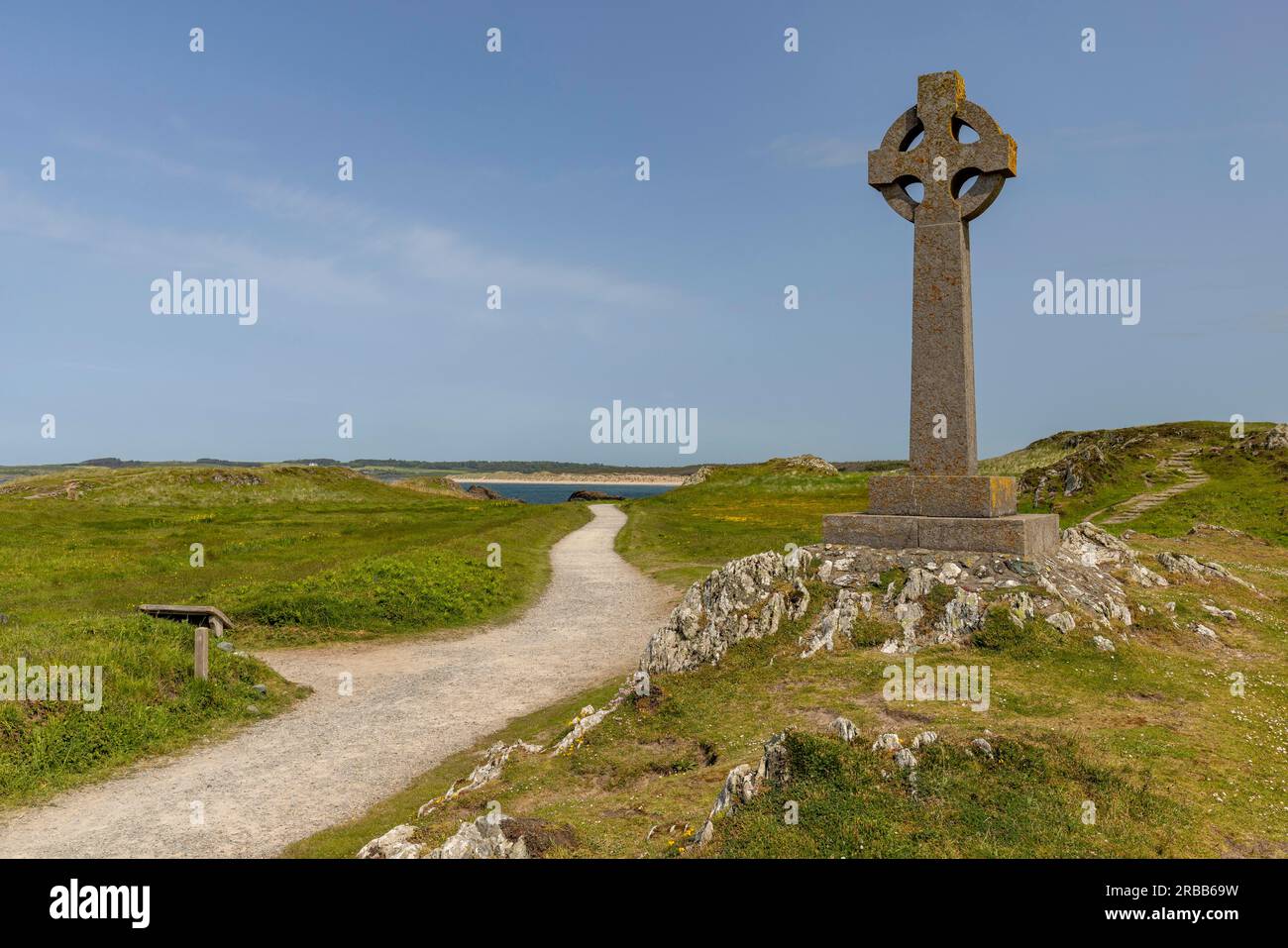 Celtic Cross, Traeth Llanddwyn, Llanfairpwllgwyngyll, Great Britain Stock Photo