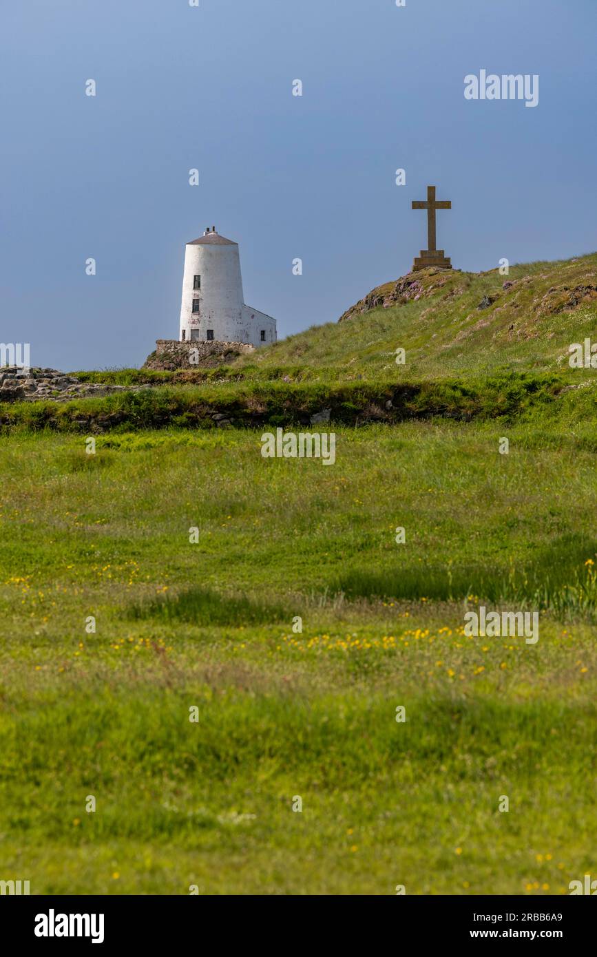 Goleudy TÅµr Mawr Lighthouse, Beach and Coast, Traeth Llanddwyn, Llanfairpwllgwyngyll, Great Britain Stock Photo