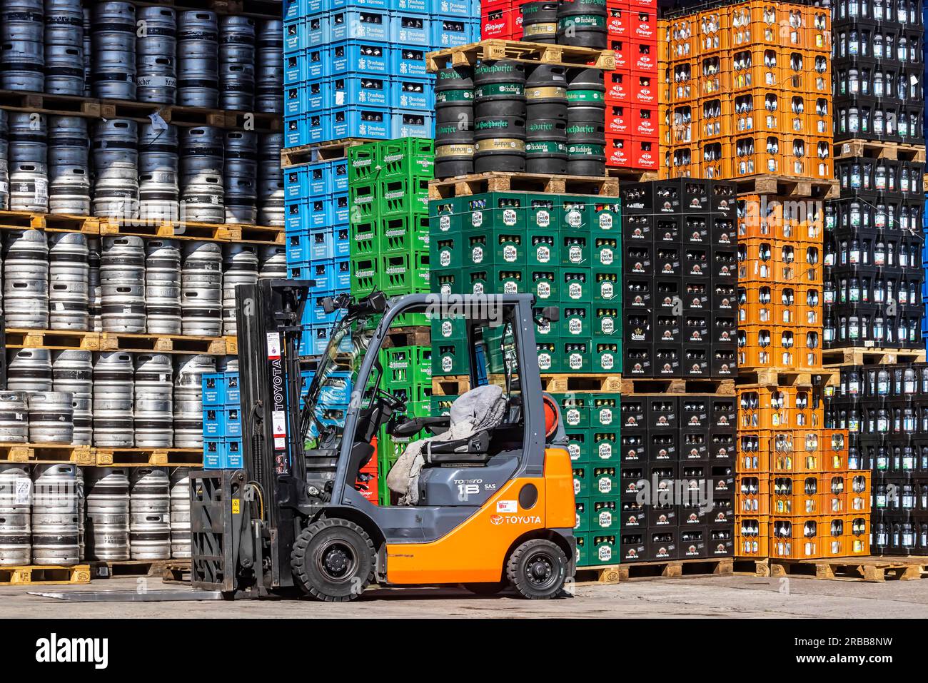 Mineral water bottle crate hires stock photography and images Alamy