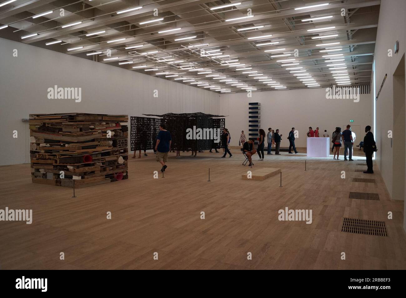 London, UK: interior of Tate Modern Gallery, a room of the Switch House by Herzog and de Meuron Stock Photo