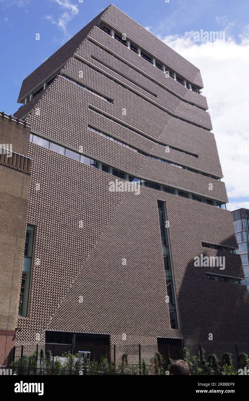 London, UK: Tate Modern Gallery in Bankside, a view of the new Len Blavatnik building Stock Photo
