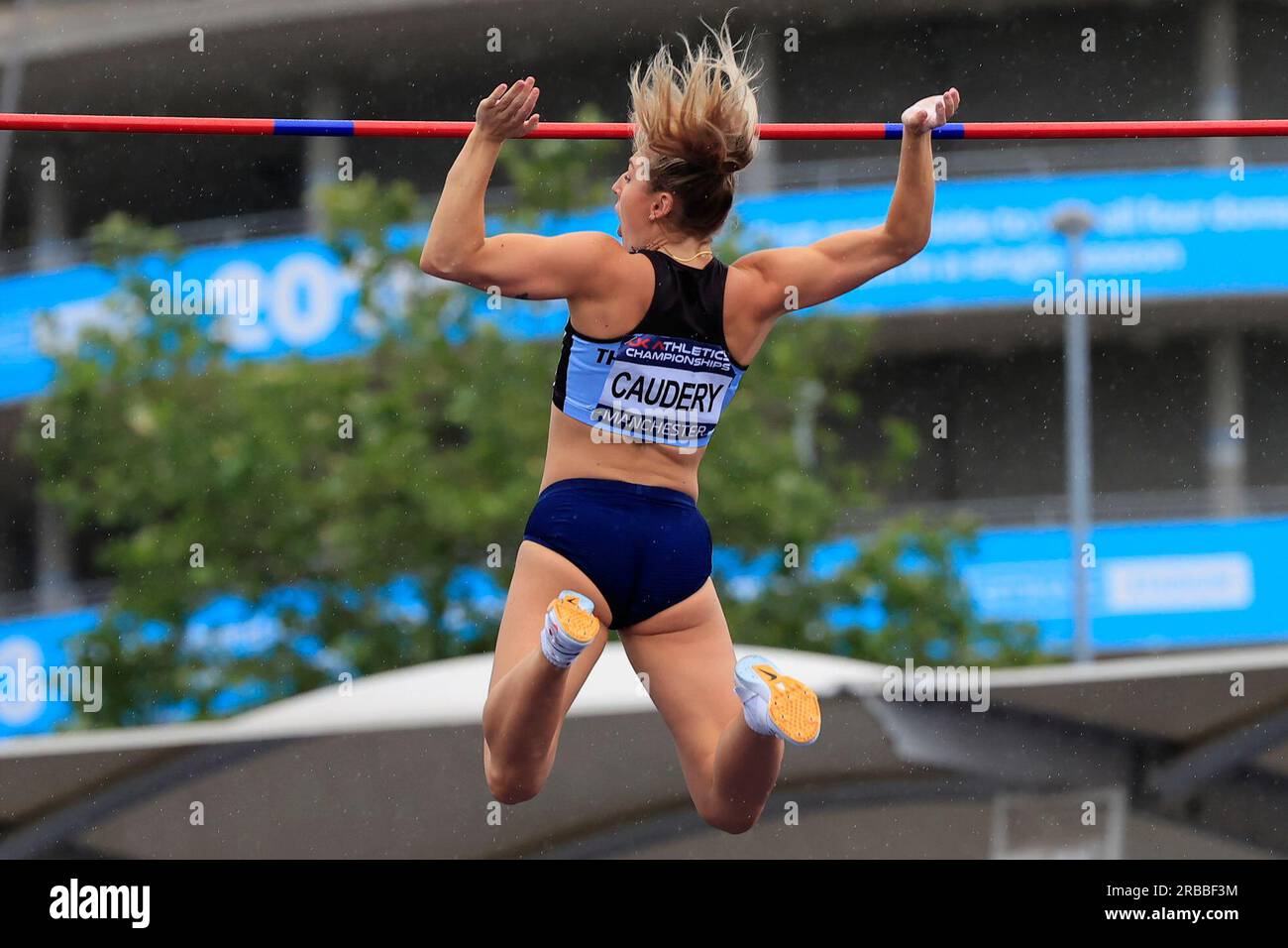 Manchester, UK. 08th July, 2023. Molly Caudery makes her winning jump in the women's pole vault during the UK Athletics Championships at Manchester Regional Arena, Manchester, United Kingdom, 8th July 2023. (Photo by Conor Molloy/News Images) in Manchester, United Kingdom on 7/8/2023. (Photo by Conor Molloy/News Images/Sipa USA) Credit: Sipa USA/Alamy Live News Stock Photo