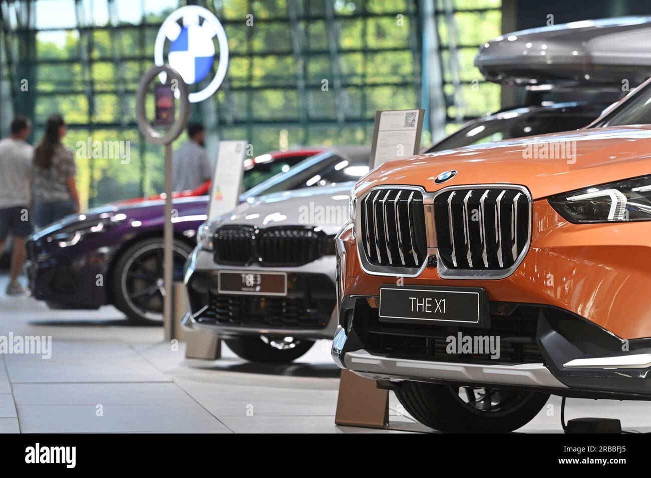 Alamy car showroom hi-res stock photography and images - Alamy