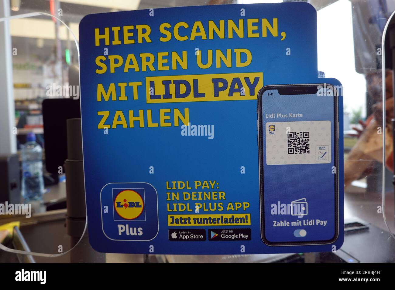 LIDL Pay, eigenes Zahlungssystem des Discounters Stock Photo