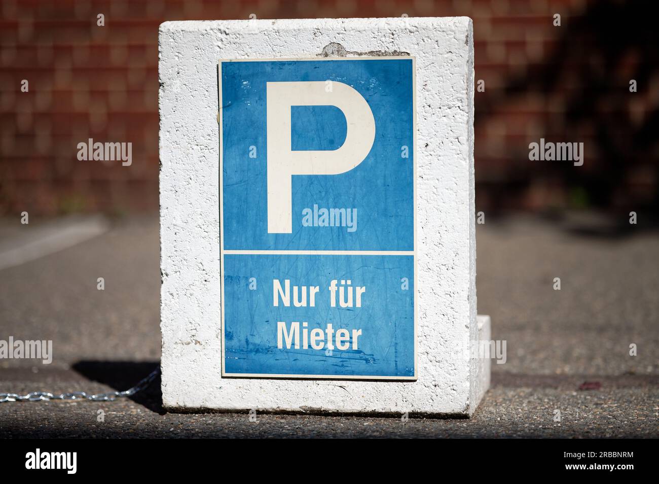 Private parking space hi-res stock photography and images - Alamy