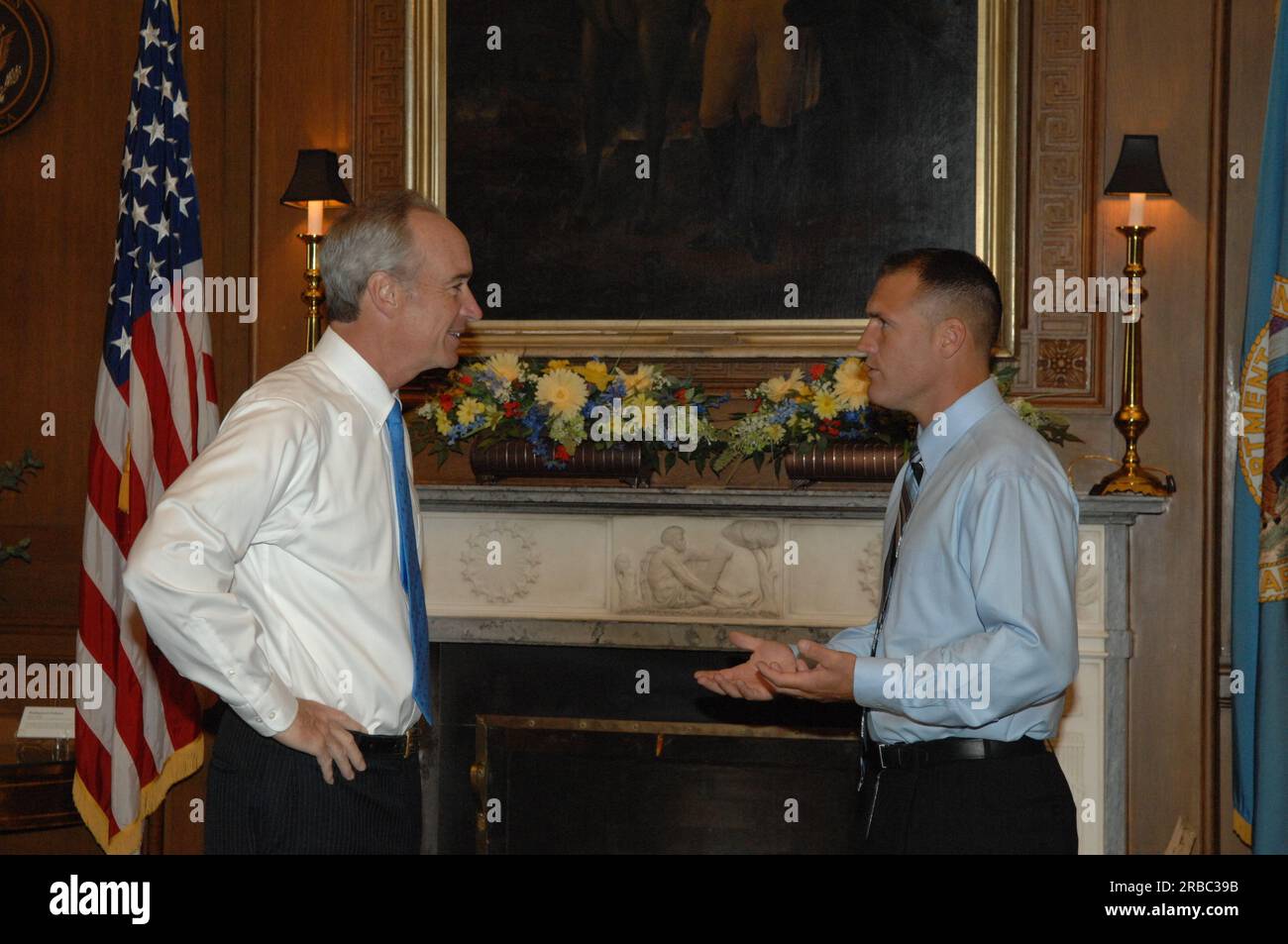 Secretary Dirk Kempthorne receiving visit at Main Interior from Cleveland Corder, professional boxer, International Boxing Council-National Boxing Association middleweight champion, from Boise, Idaho Stock Photo