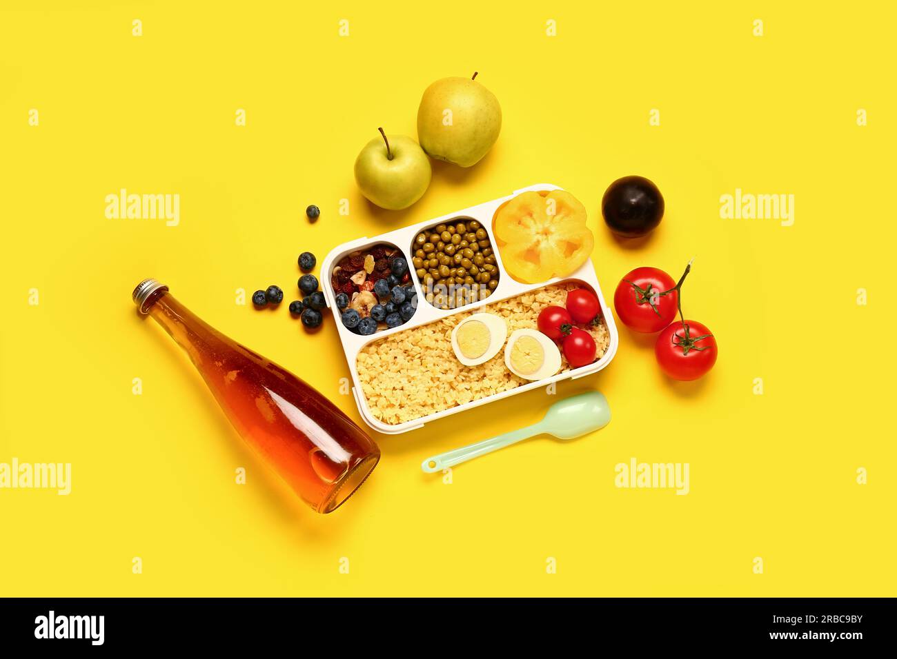 https://c8.alamy.com/comp/2RBC9BY/bottle-of-lemonade-and-lunchbox-with-tasty-food-on-yellow-background-2RBC9BY.jpg