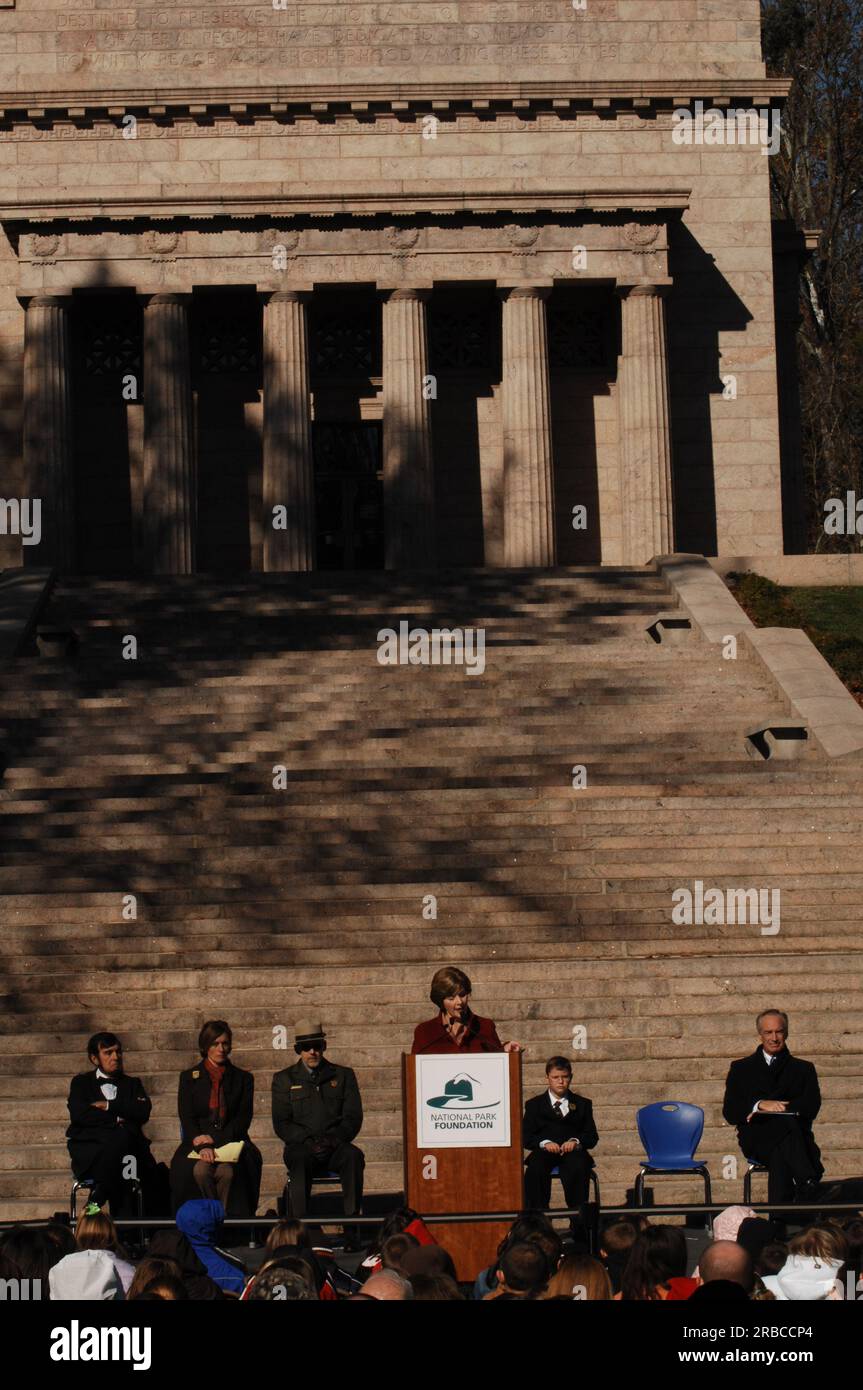 Visit of Secretary Dirk Kempthorne to the Abraham Lincoln Birthplace