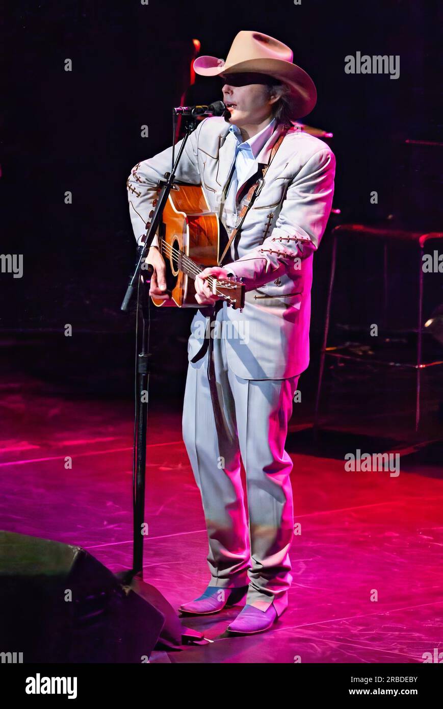 Dwight Yoakam Performing Hi Res Stock Photography And Images Alamy