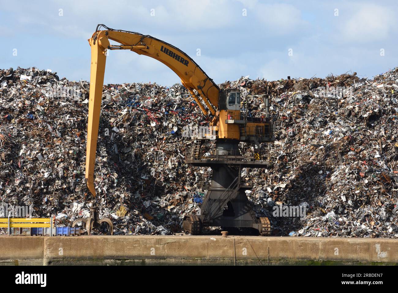 Large yellow crane at the scrap yard Stock Photo Alamy