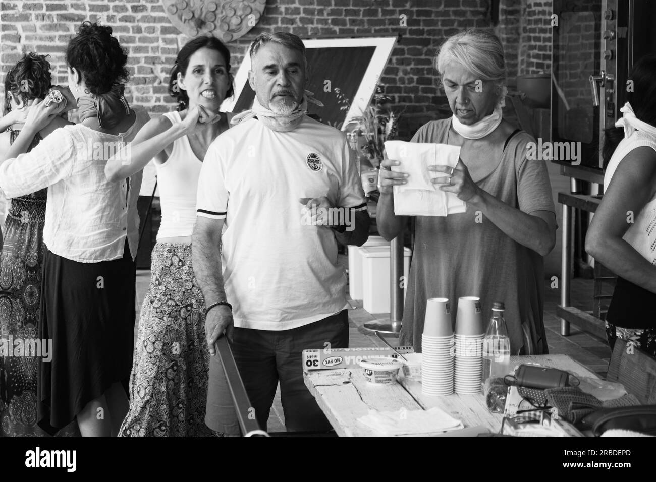 Foot woman pain compress Black and White Stock Photos & Images Alamy