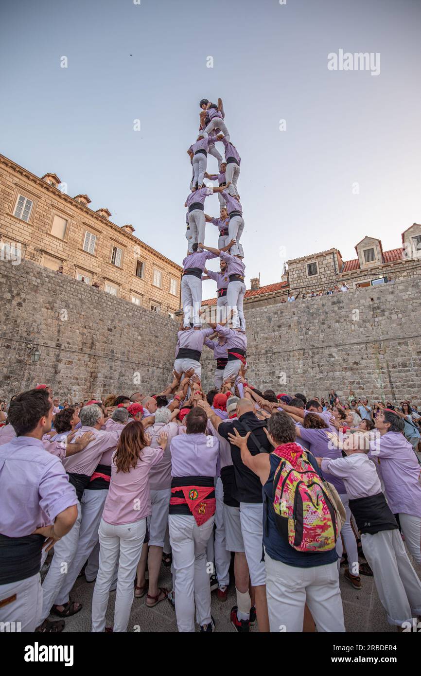 Dubrovnik, Croatia. 08th July, 2023. Members of the Minyons de Terrassa stand on each other's shoulders as they form a traditional Catalan human tower in Dubrovnik Old Town, Croatia on July 8, 2023. Photo: Grgo Jelavic/PIXSELL Credit: Pixsell/Alamy Live News Stock Photo