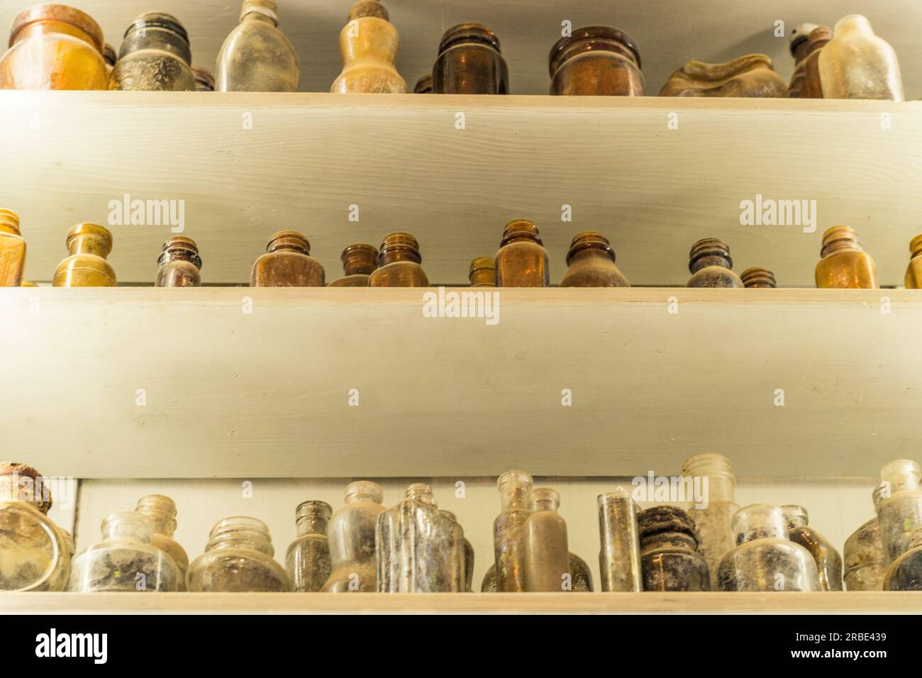 Medicine cabinet home hi-res stock photography and images - Alamy