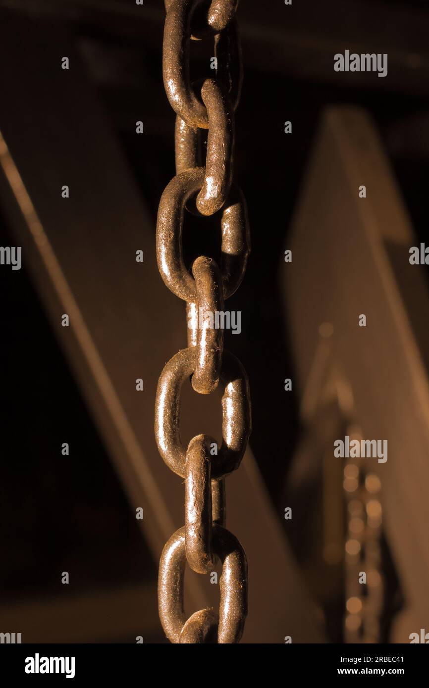 Chain hoist lift heavy weight cargo load hang object gear winch